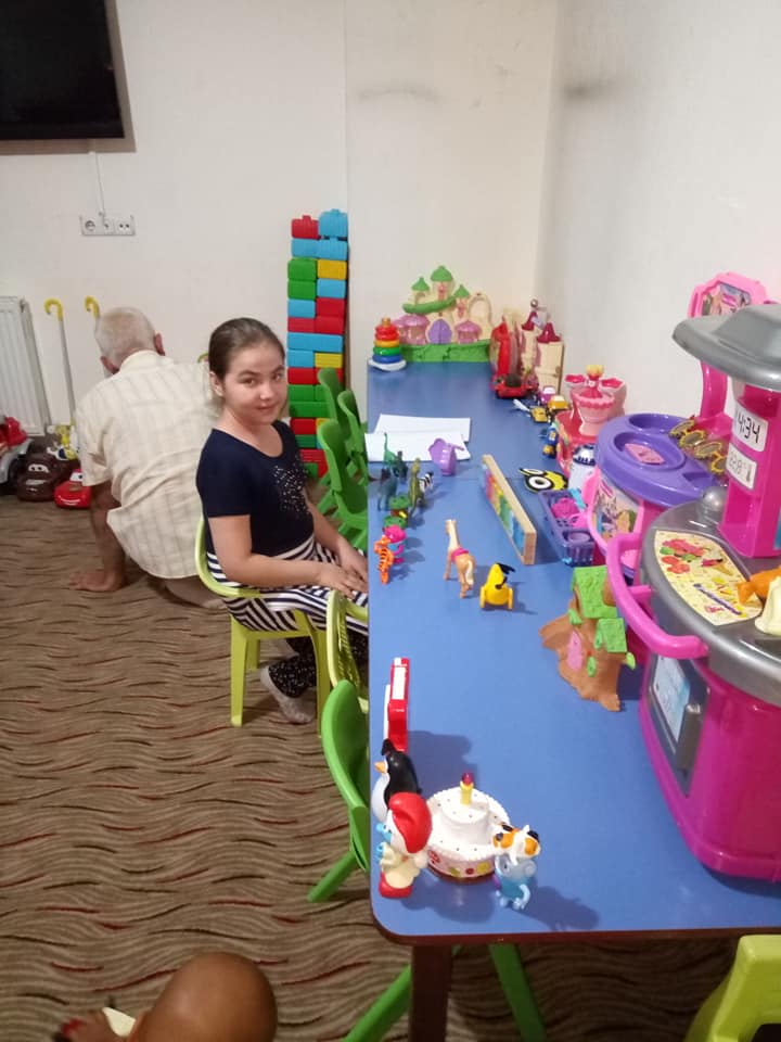 35144110_1997150083660616_5473078289876647936_n